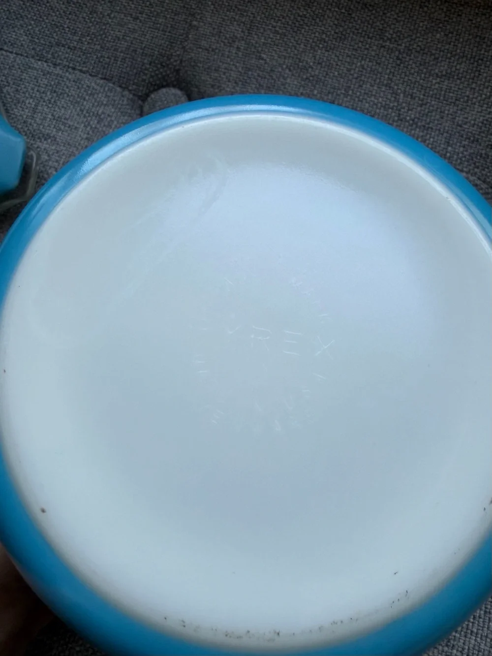 Pyrex Blue Snowflake garland 471, 473 Pattern Set with Glass Lids
